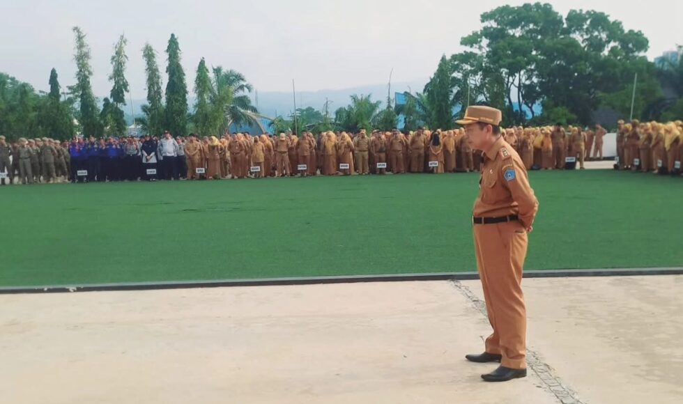 Sekot Kendari Pimpin Apel Tekankan Disiplin dan Optimalisasi PAD