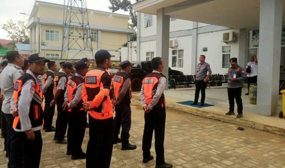 Dishub dan Satpol PP Kota Kendari Tertibkan Parkir dan Pedagang di TPI