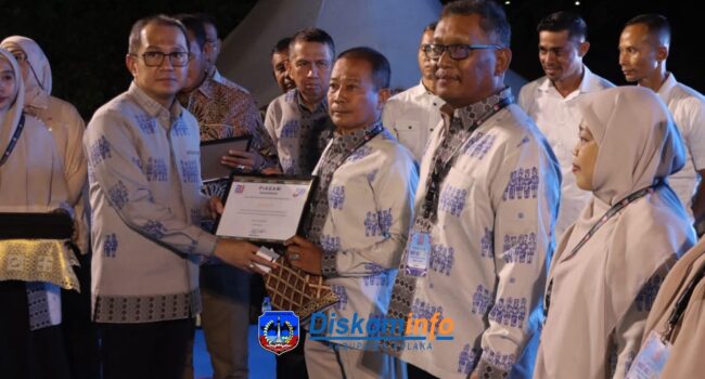 Malam Puncak HUT Ke-50 Perumda, Ribuan Warga Padati Pelataran Rumah Adat