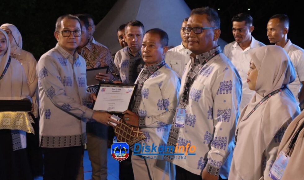 Malam Puncak HUT Ke-50 Perumda, Ribuan Warga Padati Pelataran Rumah Adat