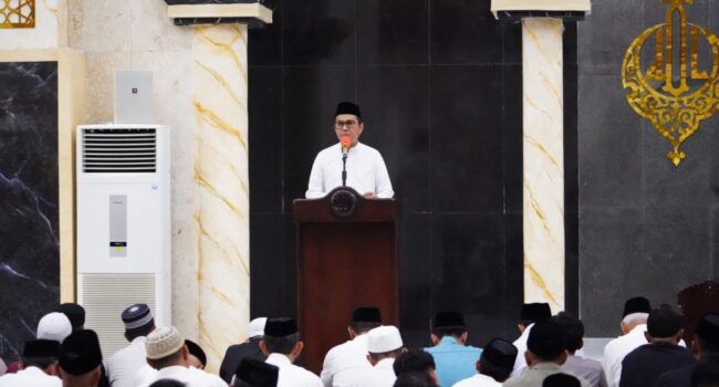 Bupati Kolaka Gelar Sholat Tarawih Perdana di Masjid Agung Khaera Ummah