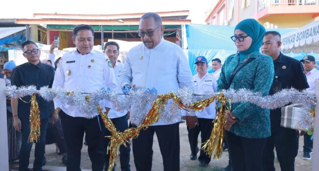 Tingkatkan Ekonomi Lokal, Bupati Bombana Resmikan Los Ikan Pasar Tadoha Mapaccing