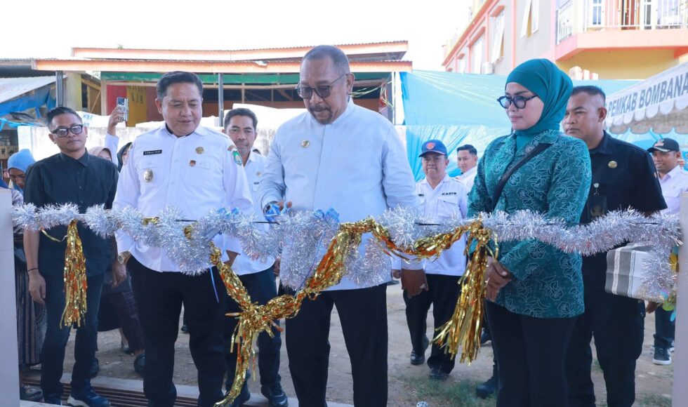 Tingkatkan Ekonomi Lokal, Bupati Bombana Resmikan Los Ikan Pasar Tadoha Mapaccing