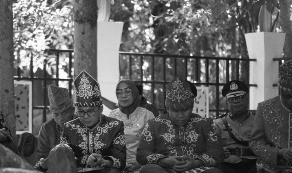 Peringati HUT ke-66 Kabupaten Kolaka, Bupati Ziarah ke TMPT Watalara dan Makam Sangia Nibandera