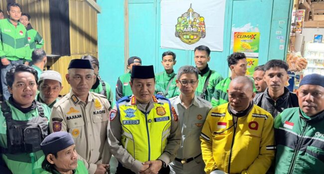 Sinergi Ramadan, Ditlantas Polda Sultra dan Stakeholder Gelar 'Sahur On The Pangjek' Bersama Ojol