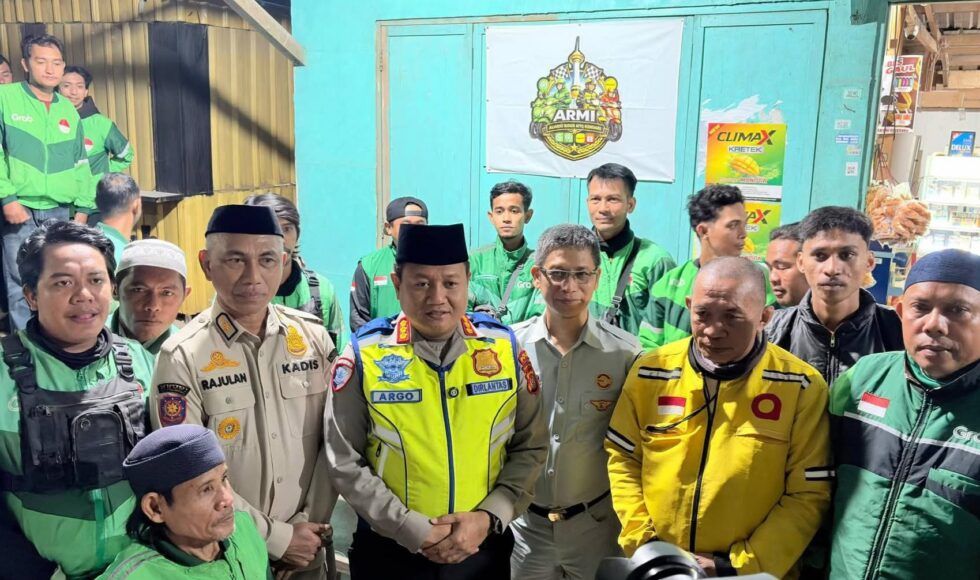 Sinergi Ramadan, Ditlantas Polda Sultra dan Stakeholder Gelar 'Sahur On The Pangjek' Bersama Ojol