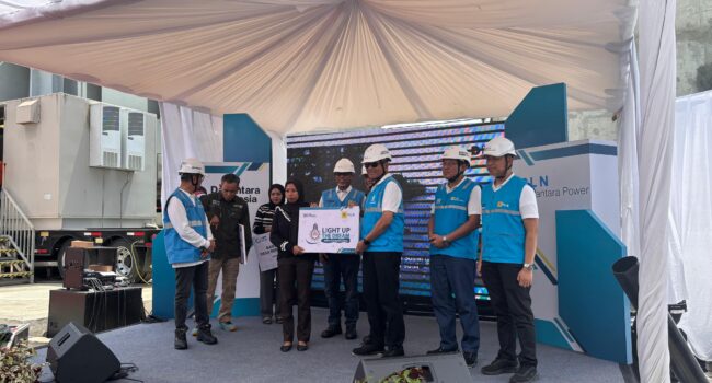 Dorong Potensi Wisata Bahari, PLN Sulselrabar Salurkan Bantuan Alat Diving dan Kapal di Desa Sani-Sani