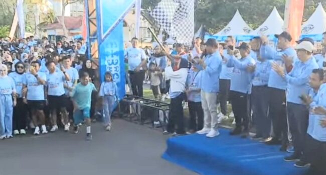 Rayakan HUT ke-50, Perumda Aneka Usaha Kolaka Resmikan Tugu CSR dan Gelar Jalan Sehat Massal