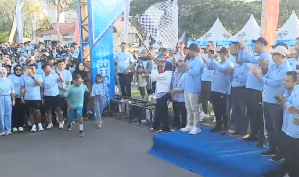 Rayakan HUT ke-50, Perumda Aneka Usaha Kolaka Resmikan Tugu CSR dan Gelar Jalan Sehat Massal