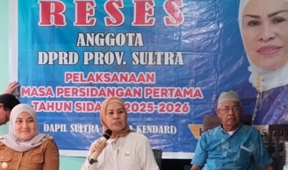 Isyatin Syam Sisir Tiga Kelurahan di Kendari saat Reses