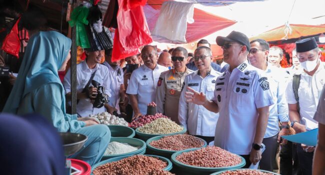 Stok Beras, Minyak, dan Gula Aman Tiga Bulan, Gubernur Sultra Sidak Pasar dan Ritel Modern