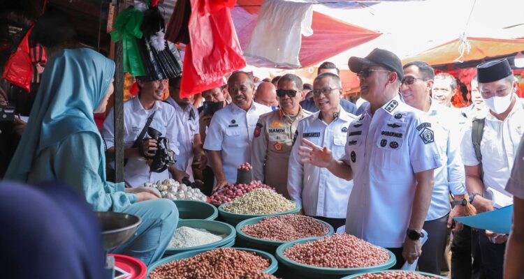 Stok Beras, Minyak, dan Gula Aman Tiga Bulan, Gubernur Sultra Sidak Pasar dan Ritel Modern