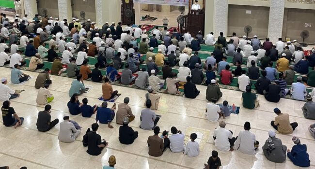 Safari Ramadan di Bombana, Wagub Sultra Ajak Warga Perkuat Takwa dan Kepedulian Sosial