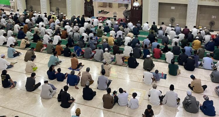 Safari Ramadan di Bombana, Wagub Sultra Ajak Warga Perkuat Takwa dan Kepedulian Sosial