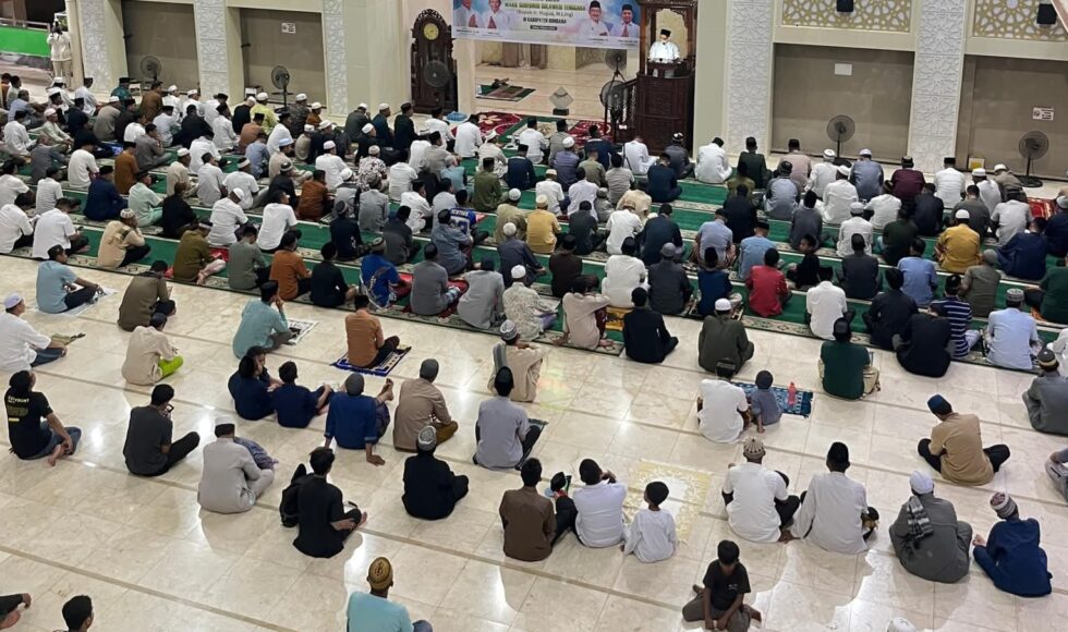 Safari Ramadan di Bombana, Wagub Sultra Ajak Warga Perkuat Takwa dan Kepedulian Sosial