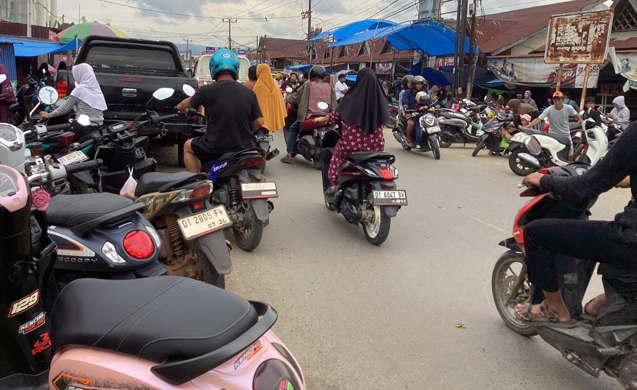 Mengoptimalkan PAD dengan Mengabaikan Keselamatan dan Kelancaran Lalu Lintas?