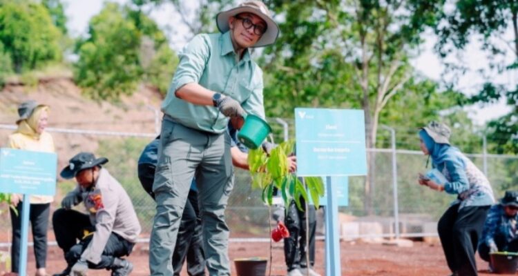 Membasuh Wajah Kota, Menanam Harapan, Kado Ke-66 untuk Kolaka dari PT Vale