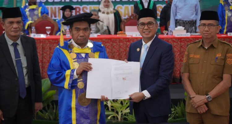 Bupati Kolaka Sampaikan Apresiasi pada Wisuda Universitas Sains Islam Al Mawaddah Warrahmah Kolaka