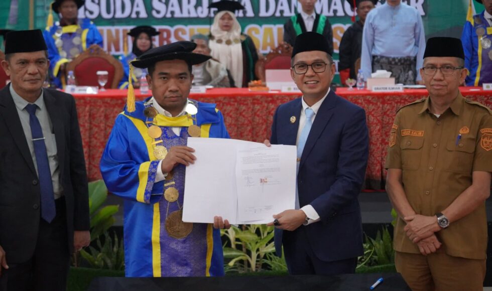 Bupati Kolaka Sampaikan Apresiasi pada Wisuda Universitas Sains Islam Al Mawaddah Warrahmah Kolaka